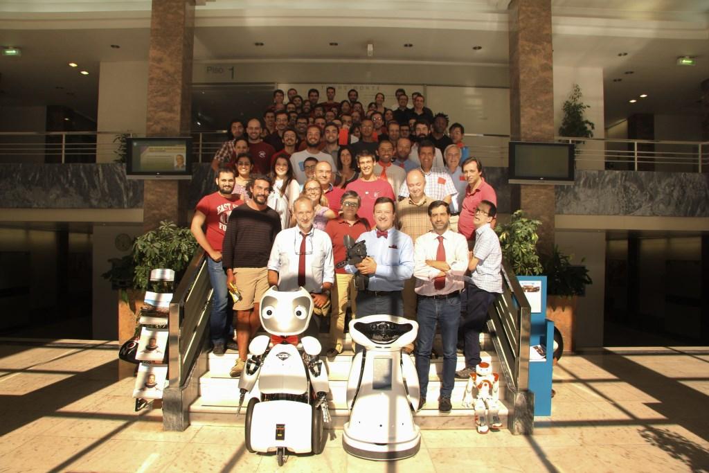 ISR | Lisboa Community at the North Tower entrance - Millennium Picture